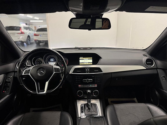 Mercedes-Benz C220 10 of 23