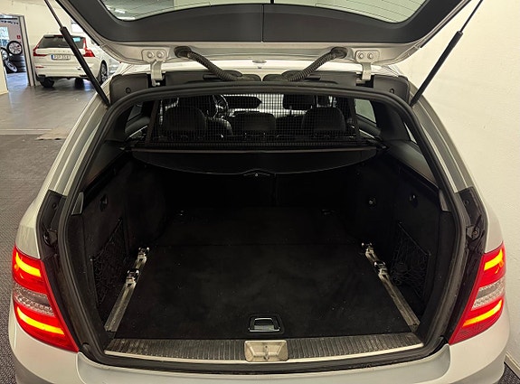 Mercedes-Benz C220 22 of 23