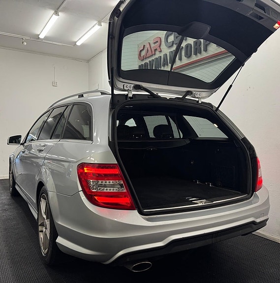 Mercedes-Benz C220 23 of 23