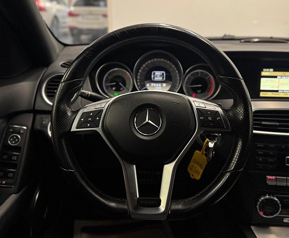 Mercedes-Benz C220 11 of 23