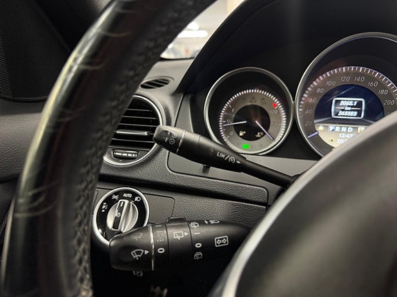 Mercedes-Benz C220 18 of 23