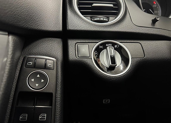 Mercedes-Benz C220 16 of 23