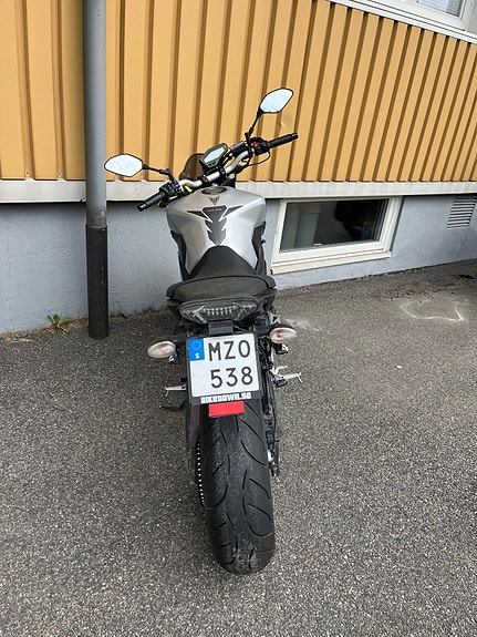 Yamaha MT-09 2 of 3