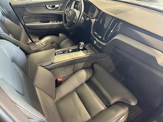 Volvo XC60 10 of 27