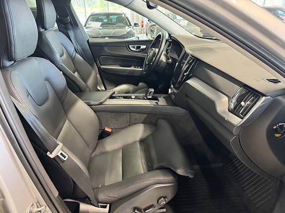 Volvo XC60 12 of 27