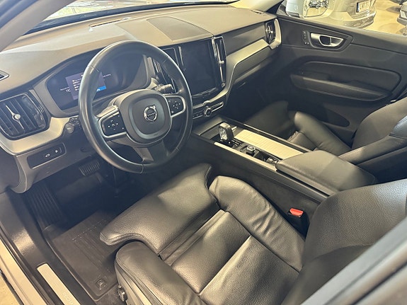 Volvo XC60 8 of 27