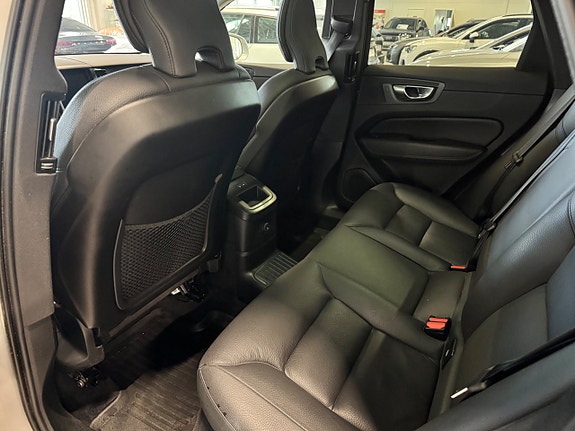 Volvo XC60 9 of 27