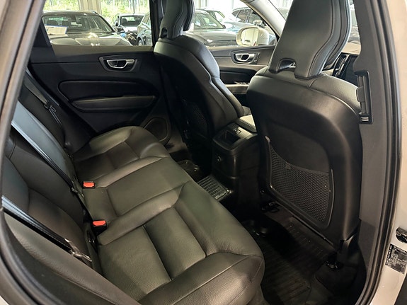Volvo XC60 13 of 27