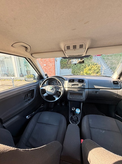 Skoda Fabia 2 of 8