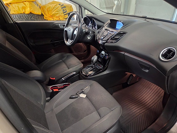Ford Fiesta 27 of 28