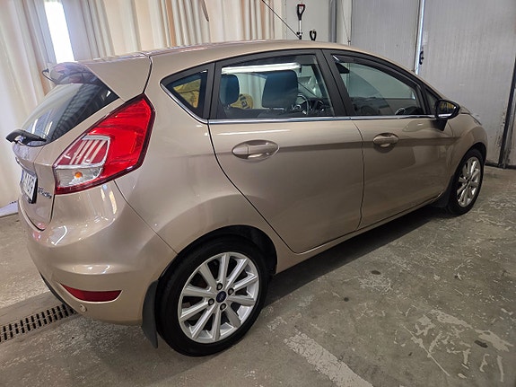 Ford Fiesta 14 of 28