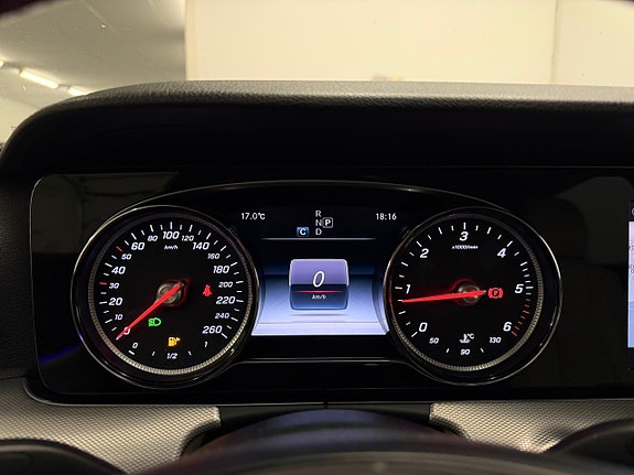 Mercedes-Benz E200 18 of 27