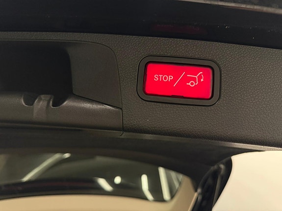 Mercedes-Benz E200 23 of 27