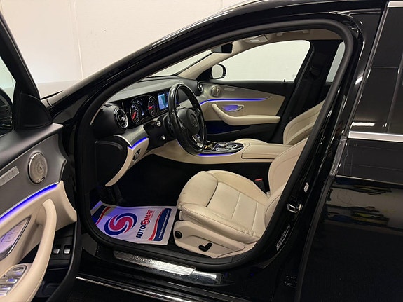 Mercedes-Benz E200 25 of 27