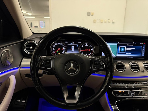 Mercedes-Benz E200 7 of 27