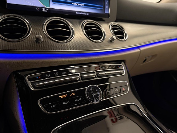 Mercedes-Benz E200 17 of 27