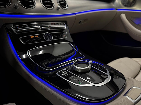 Mercedes-Benz E200 6 of 27