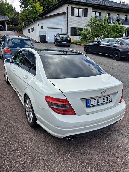 Mercedes-Benz C220 4 of 4