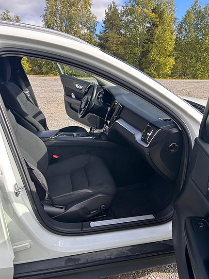 Volvo V60 Cross Country 5 of 7