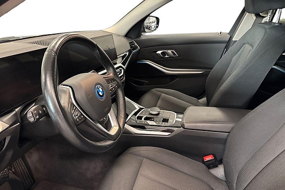 BMW 330e 12 of 18