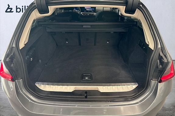 BMW 330e 10 of 18