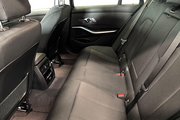 BMW 330e 11 of 18