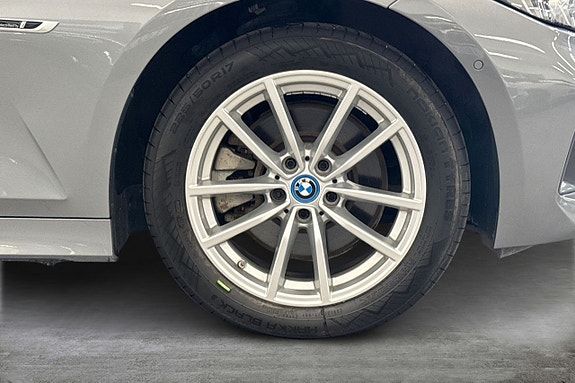 BMW 330e 14 of 18