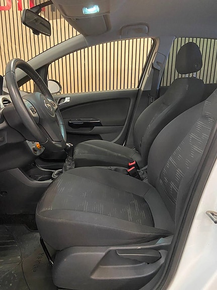 Opel Corsa 13 of 13