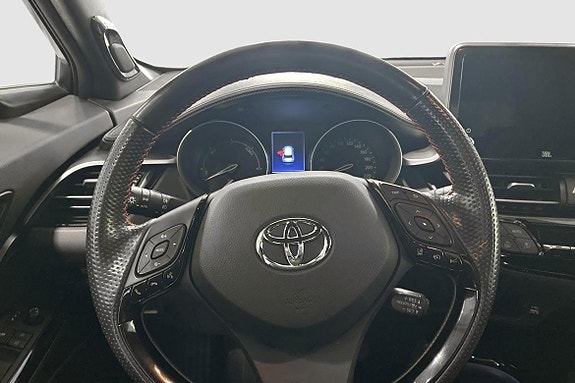 Toyota C-HR 11 of 13