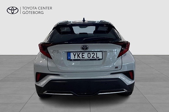 Toyota C-HR 6 of 13