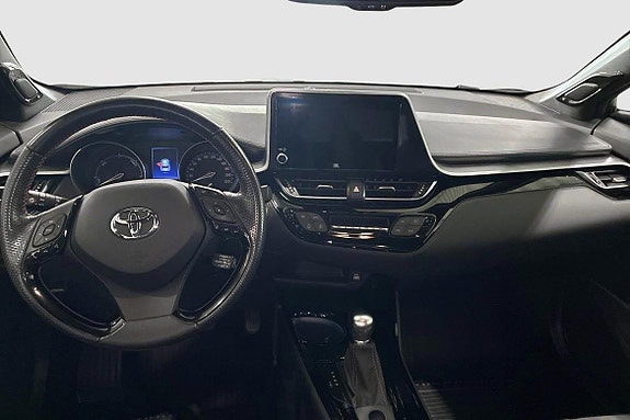 Toyota C-HR 10 of 13