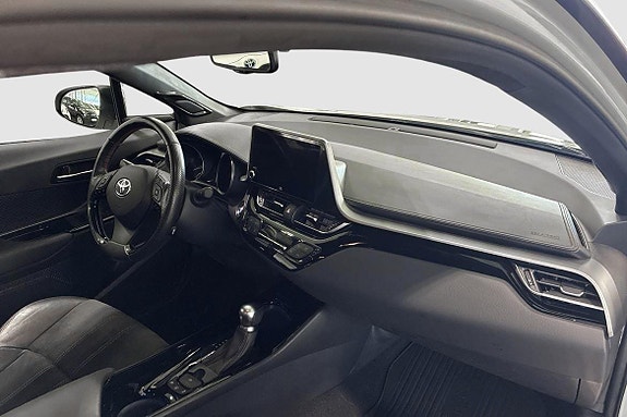 Toyota C-HR 8 of 13