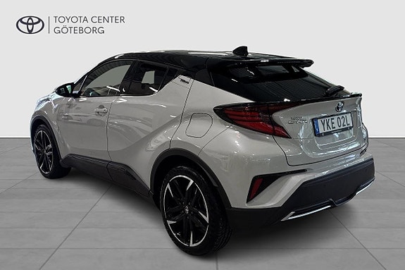 Toyota C-HR 4 of 13