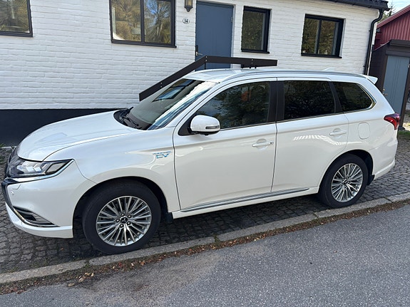 Mitsubishi Outlander 2 of 9