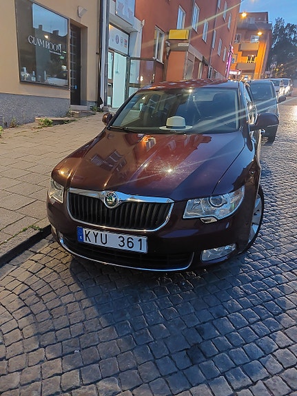 Skoda Superb 2 of 6