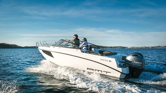 AMT 210 DC -25  - Yamaha F200 XD -26 10 of 11