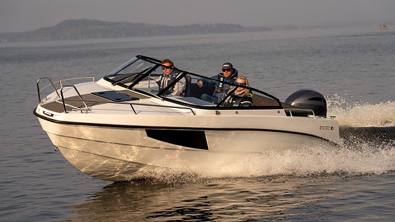 AMT 210 DC -25  - Yamaha F200 XD -26 8 of 11