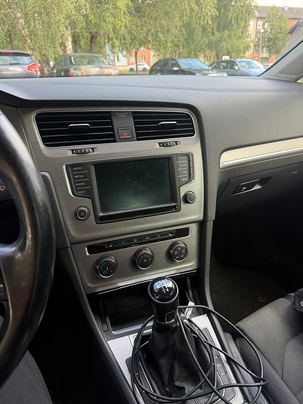 Volkswagen Golf VII 10 of 10
