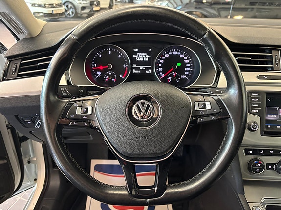 Volkswagen Passat 8 of 19