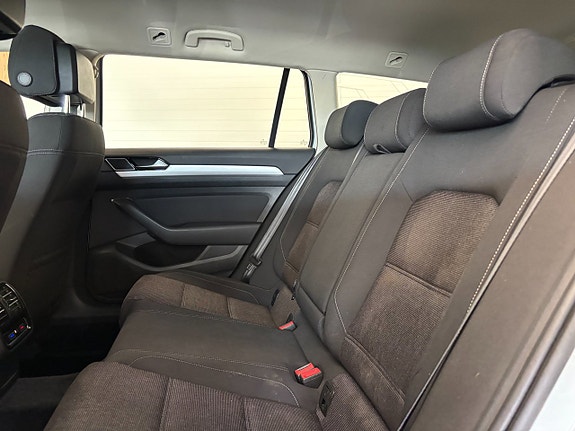 Volkswagen Passat 15 of 19