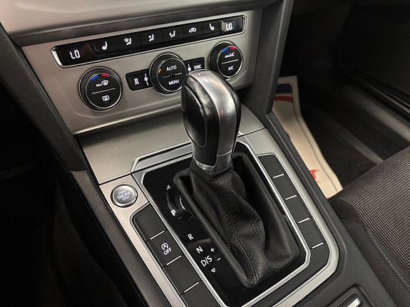 Volkswagen Passat 10 of 19