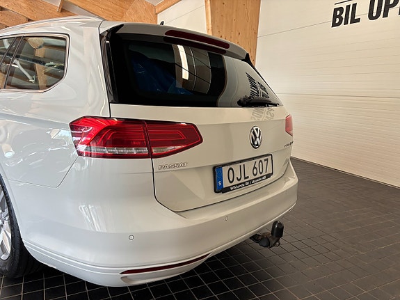Volkswagen Passat 4 of 19