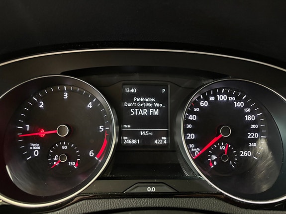 Volkswagen Passat 9 of 19