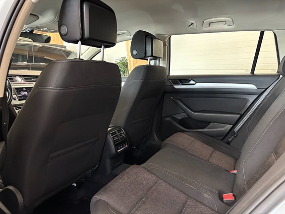 Volkswagen Passat 14 of 19