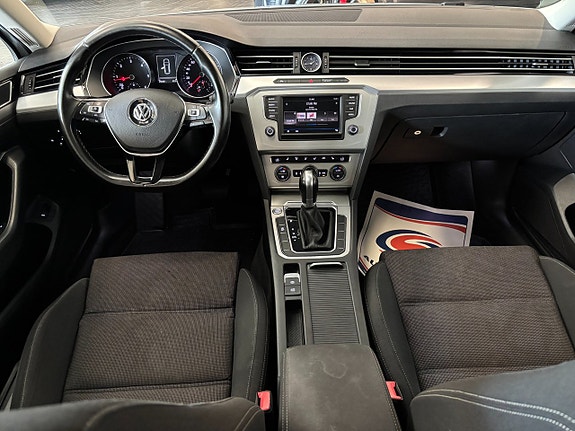 Volkswagen Passat 16 of 19