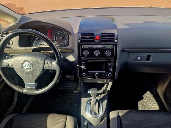 Volkswagen Touran 17 of 24