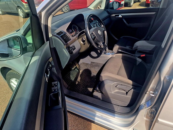 Volkswagen Touran 9 of 24