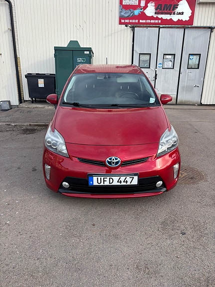 Toyota Prius 3 of 4