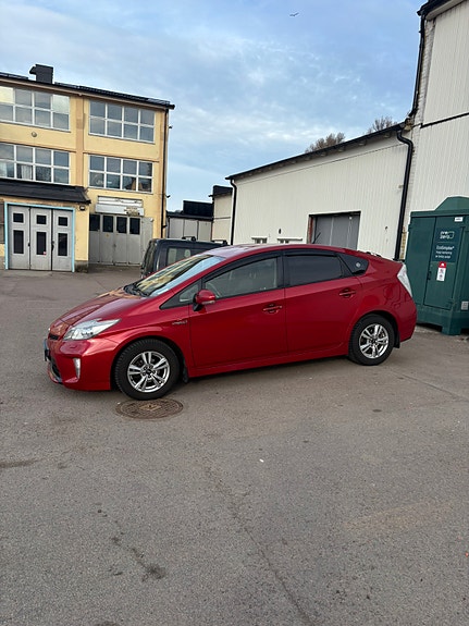Toyota Prius 2 of 4