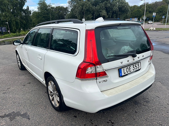 Volvo V70 3 of 7